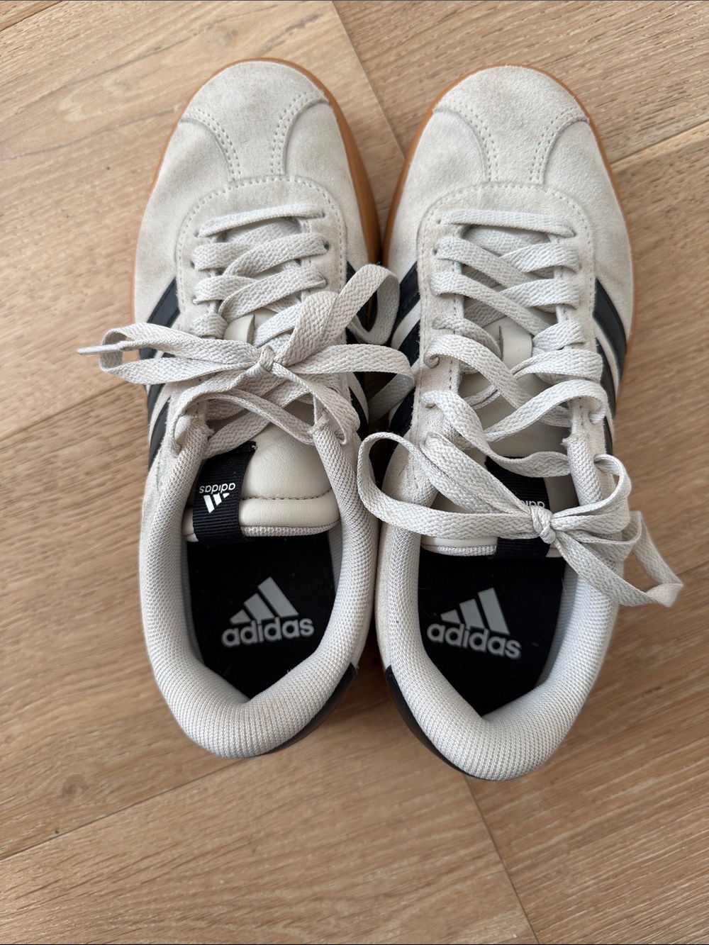 Adidas VL Court 3.0 Sneakers - Cream and Black - Picture 4 of 4